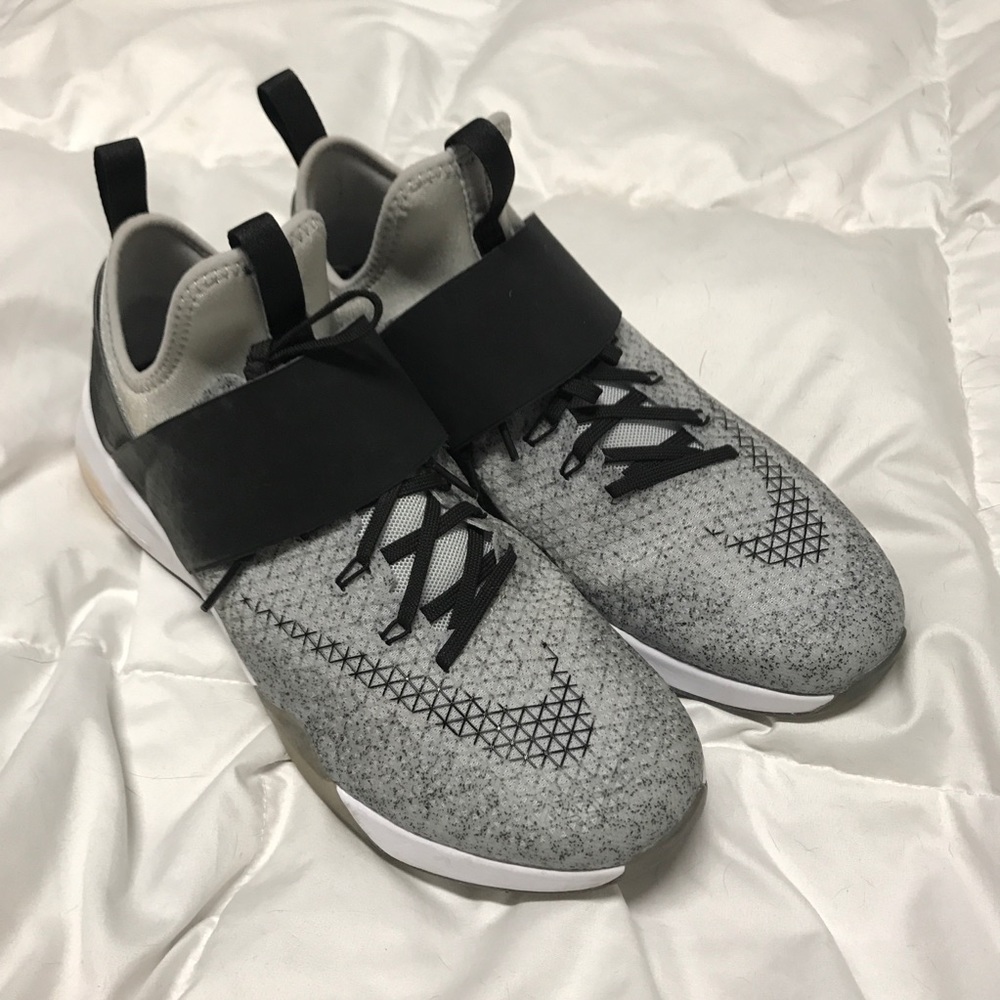 NIKE Zoom